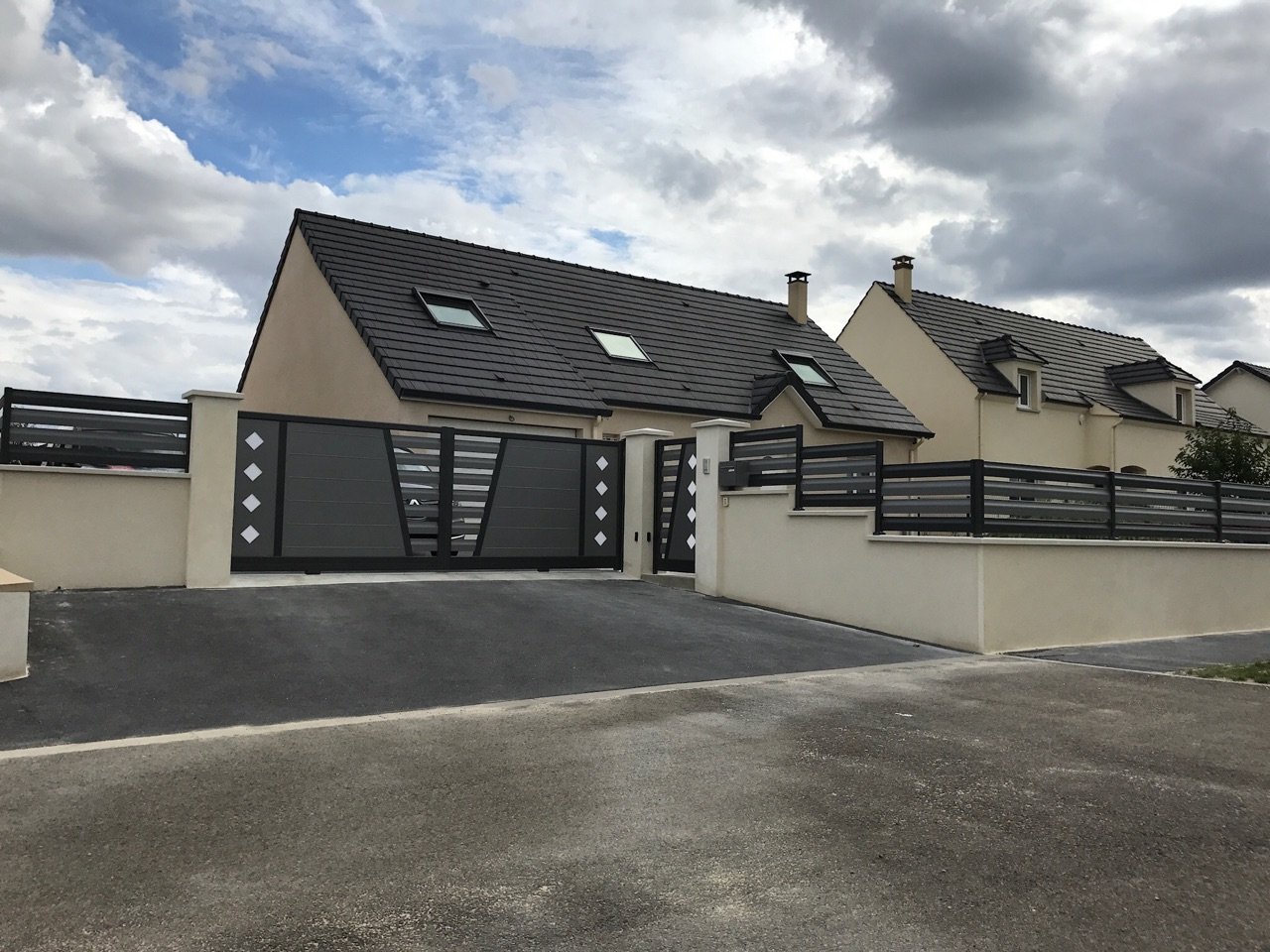 Installation portail battant aluminium