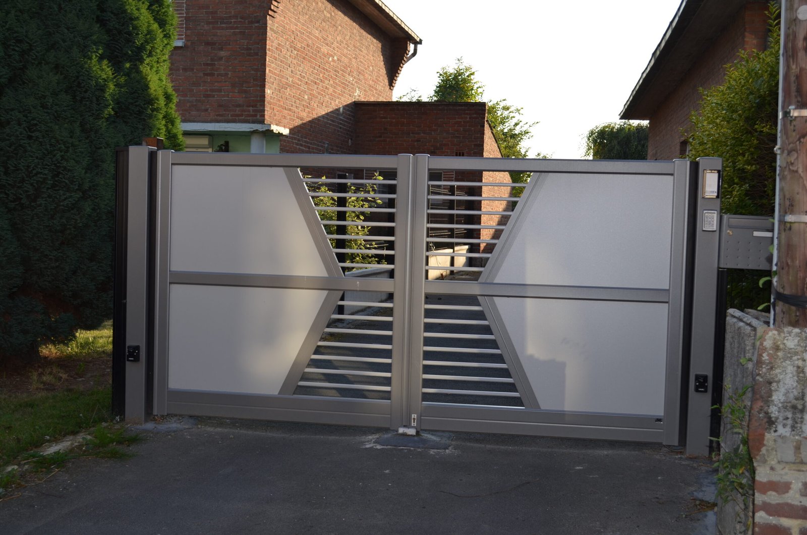 Détail de finition portail aluminium